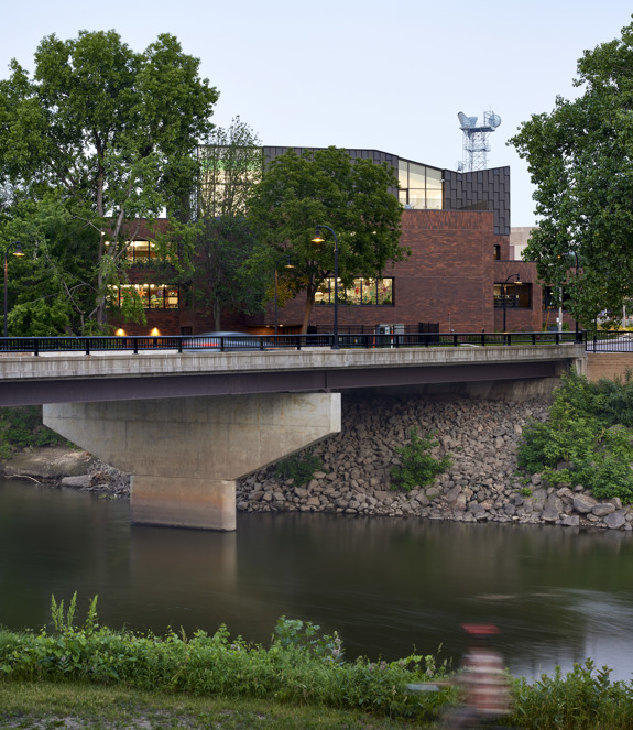 L.E. Phillips Memorial Public Library