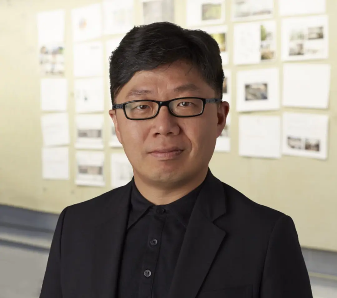 A headshot of Byoungjin Lee