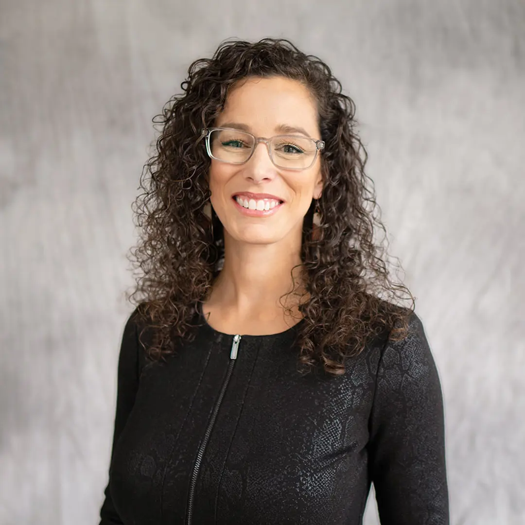 Headshot of Beth Roloff